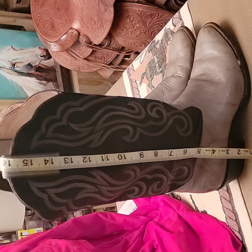 Mens Vintage cowboy boots.